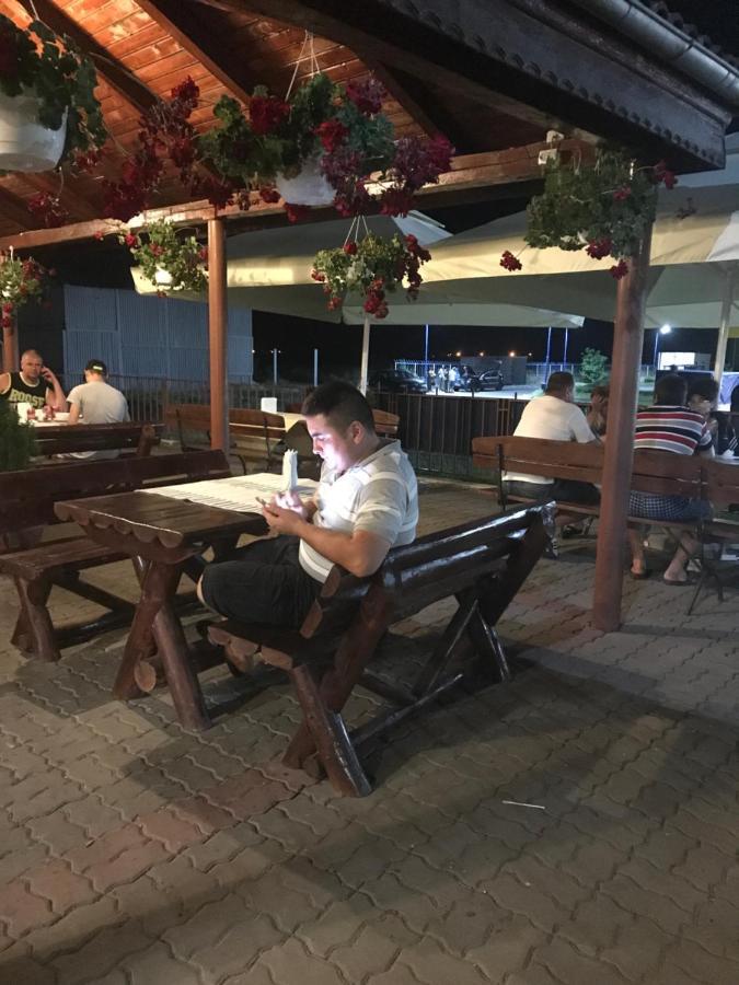 KM 80 Restaurant&Hotel Mavrodolu Extérieur photo